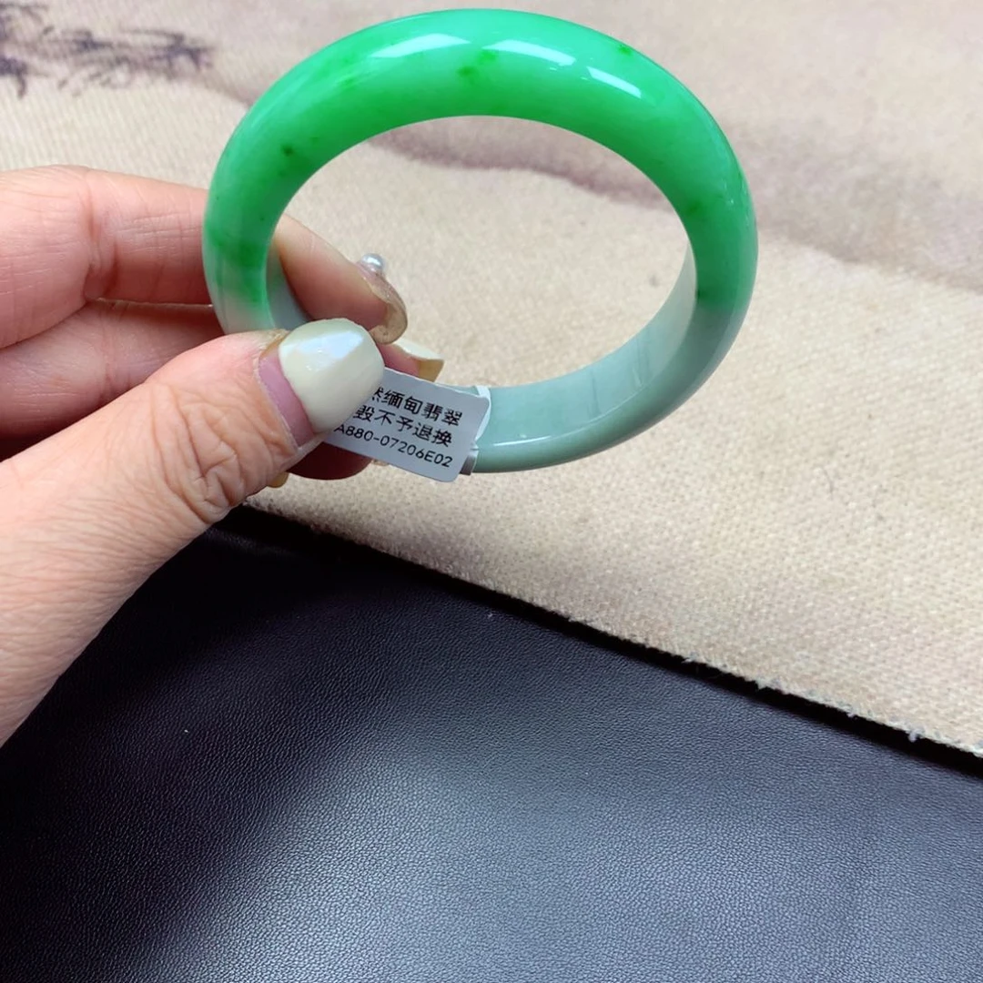 翡翠手镯未镶嵌缅甸翡翠手镯