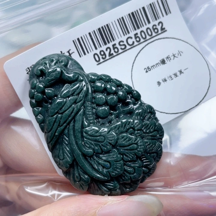 吊坠(不含链)未镶嵌翡翠