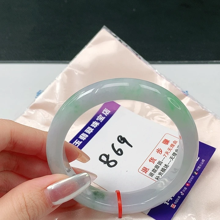 翡翠手镯未镶嵌翡翠手镯