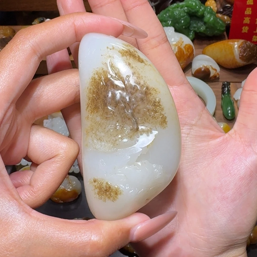 顺***便和田玉未镶嵌颈饰山水摆件