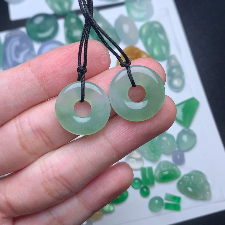 翡翠未镶嵌颈饰甜甜圈