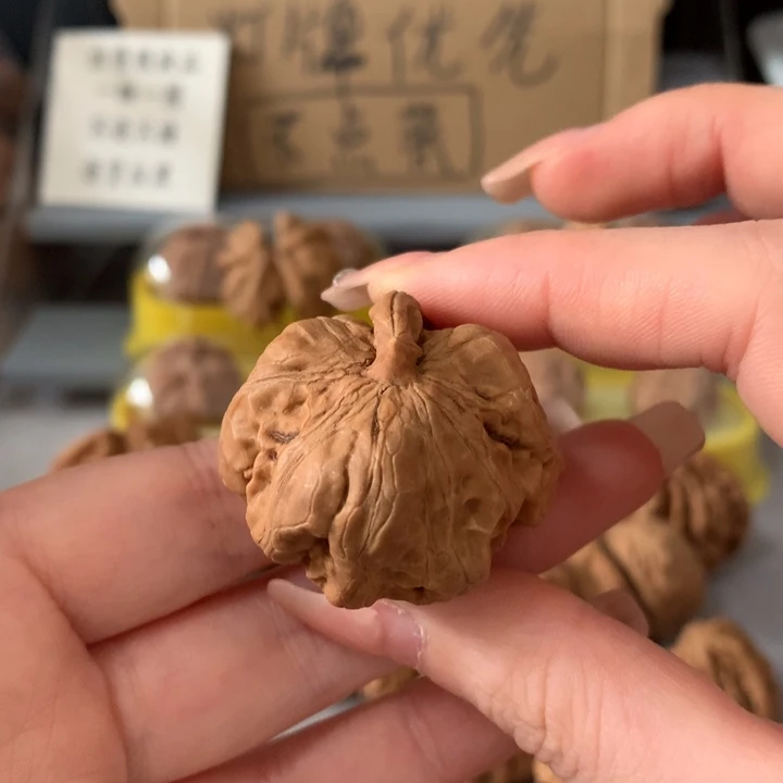 金***华吊坠文玩核桃异形单只，有瑕疵
