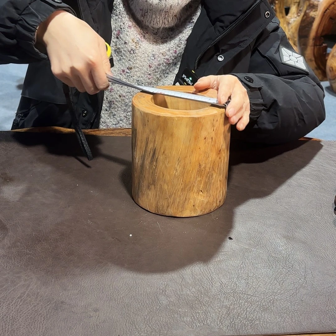 深***秋香樟木笔筒15-14-15