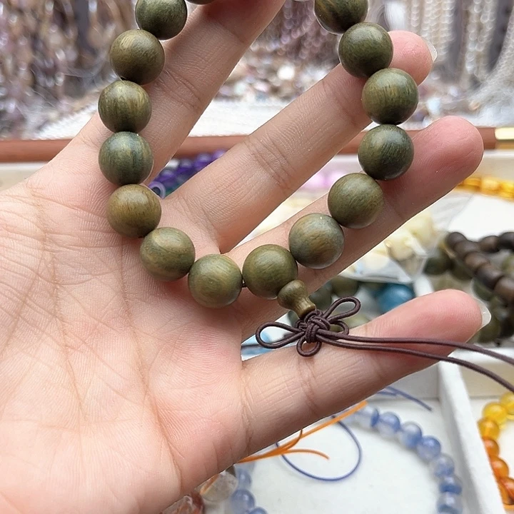 未镶嵌玛瑙/玉髓珠宝半成品一条12mm左右绿檀手串