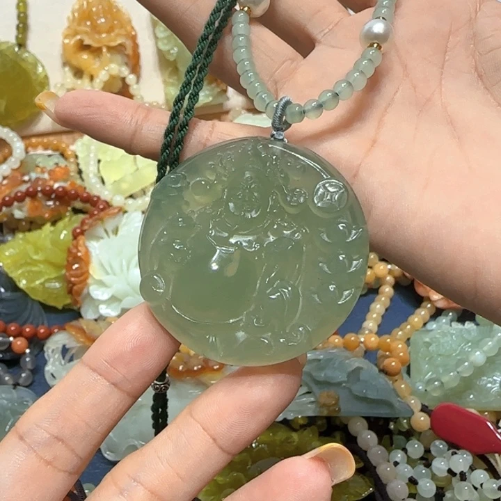 未镶嵌蛇纹石玉吊坠