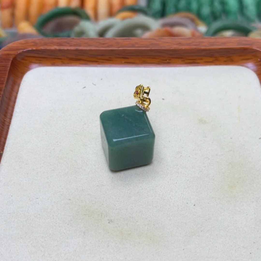 【闪购商品】颈饰未镶嵌石英质玉