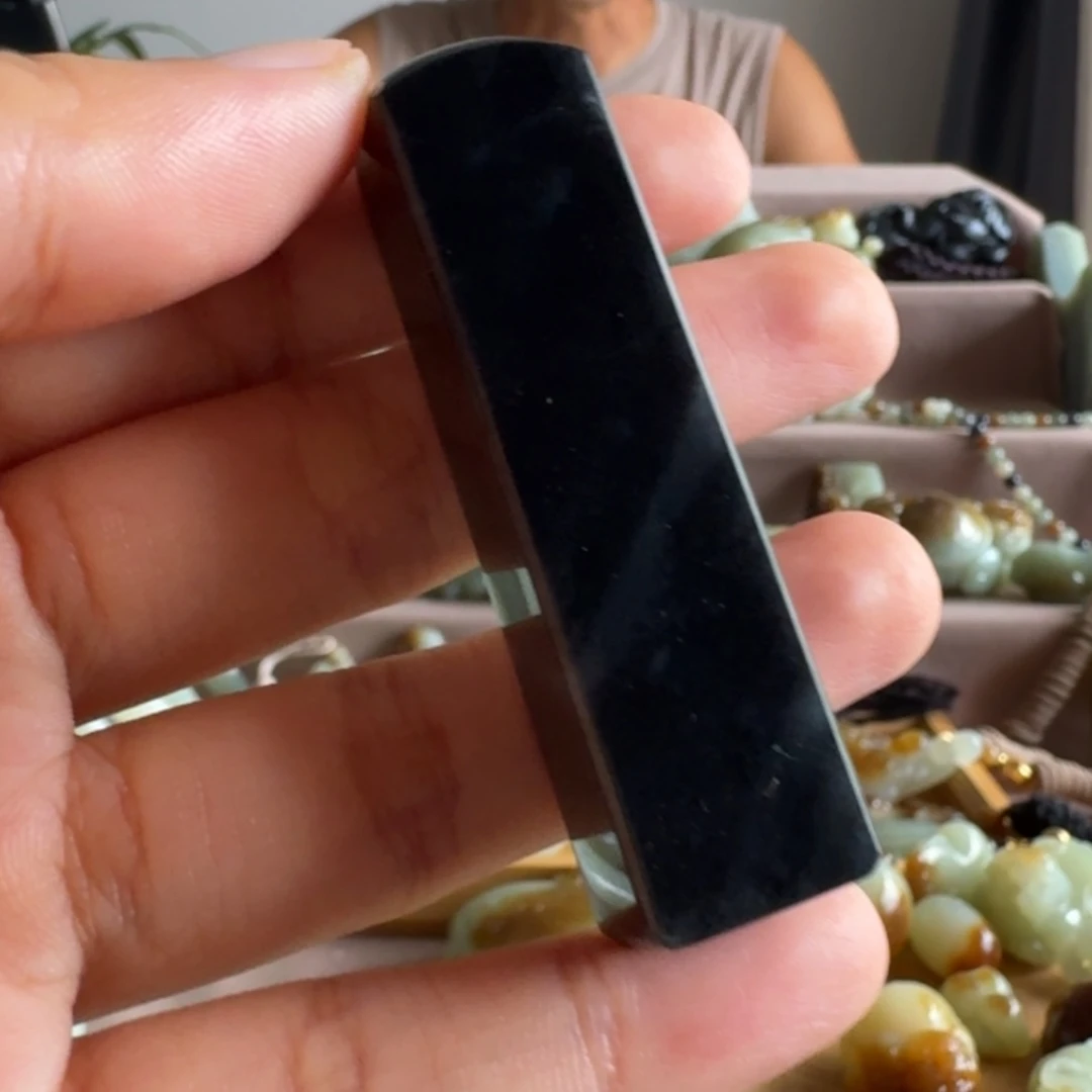 颈饰未镶嵌和田玉（糖玉）