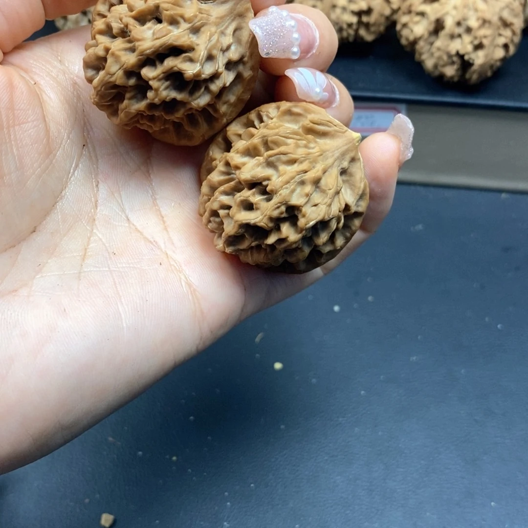 桃核把件丁*秦岭秦闷35瑕疵