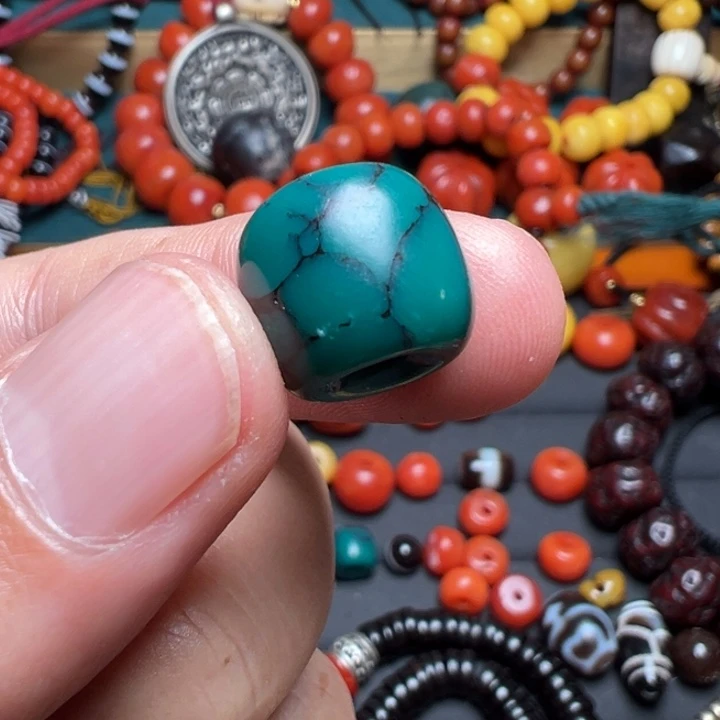 玻璃颈饰手工打造精致时尚风格