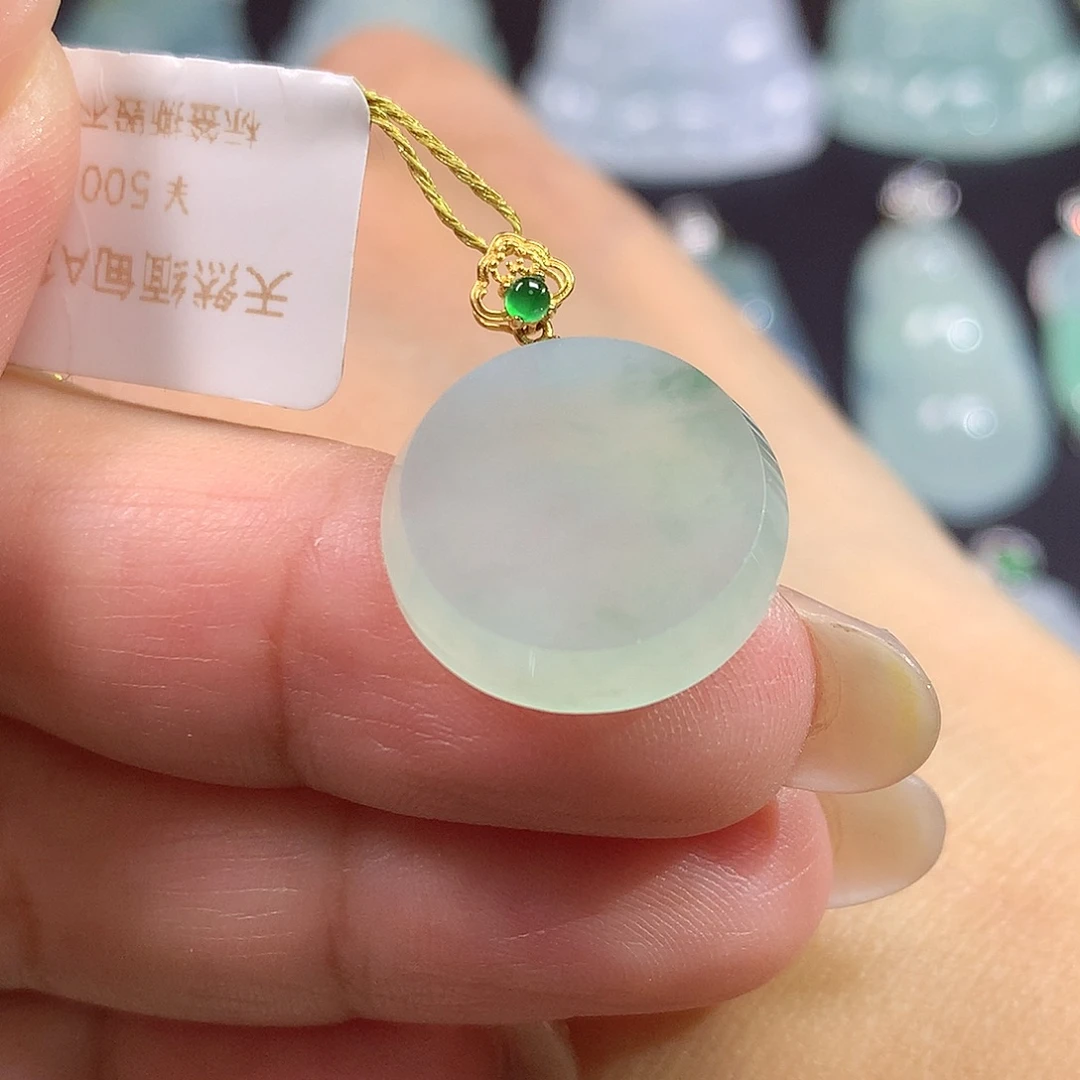 翡翠18K金镶嵌颈饰圆牌