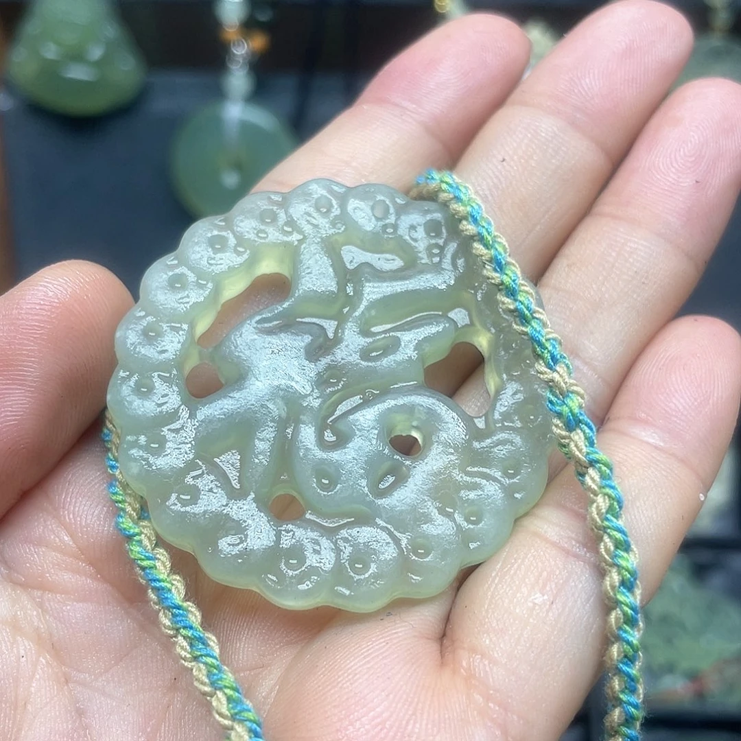 未镶嵌蛇纹石玉颈饰
