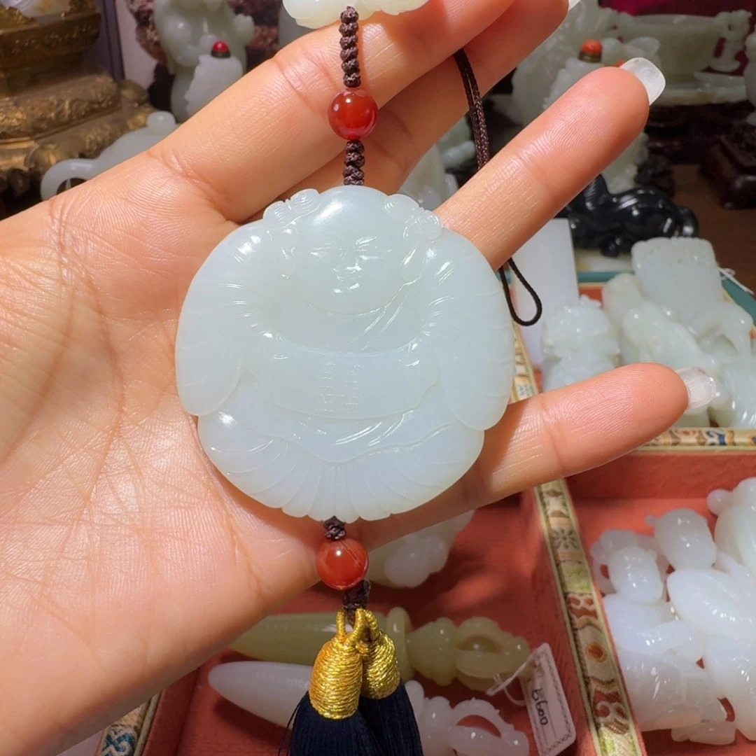 和田玉未镶嵌把件