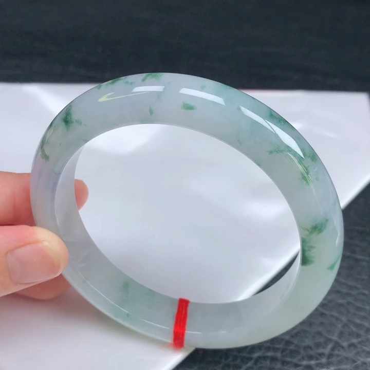 翡翠手镯未镶嵌61-62。