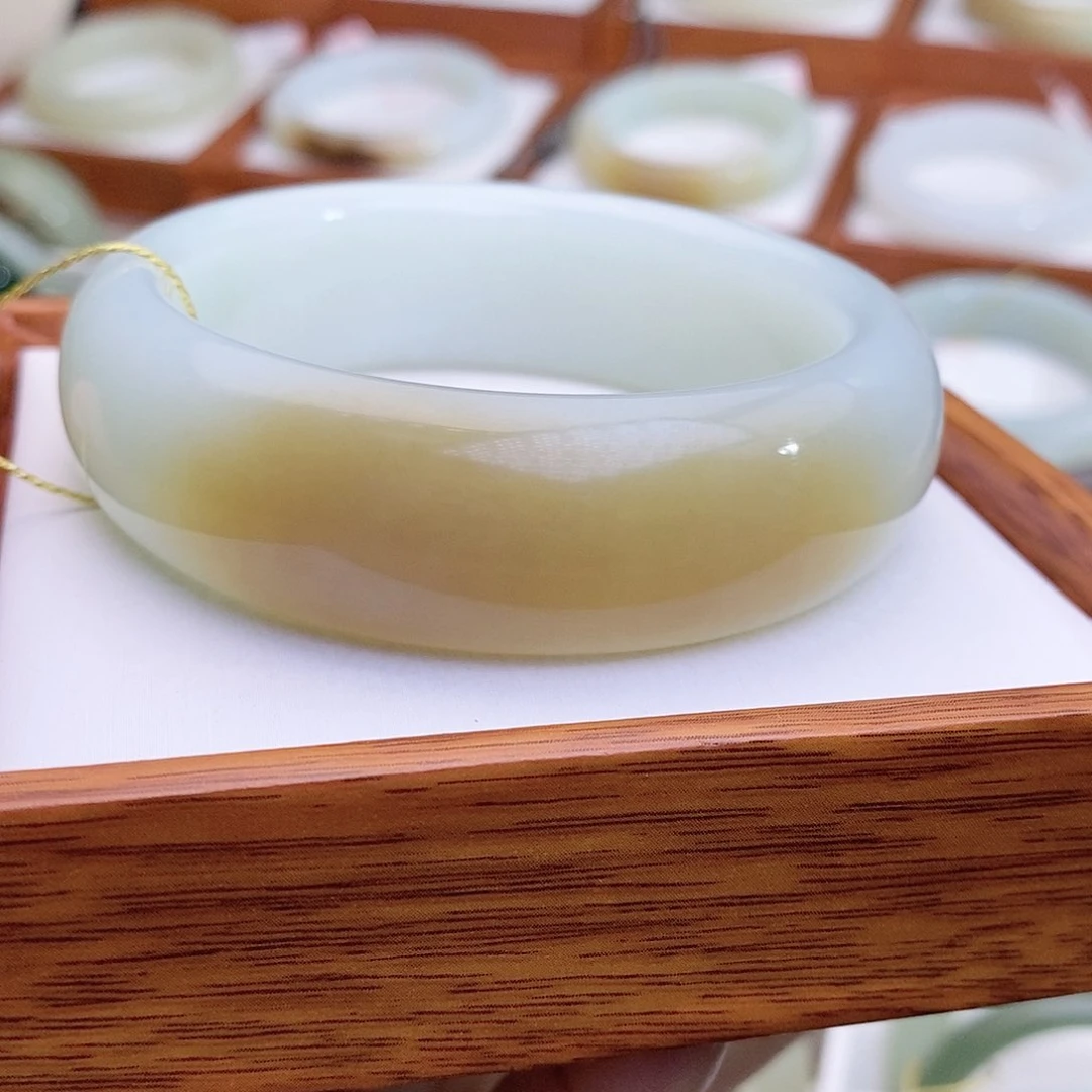 和田玉手镯未镶嵌57