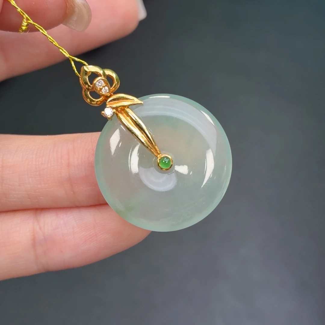 翡翠18K金镶嵌颈饰