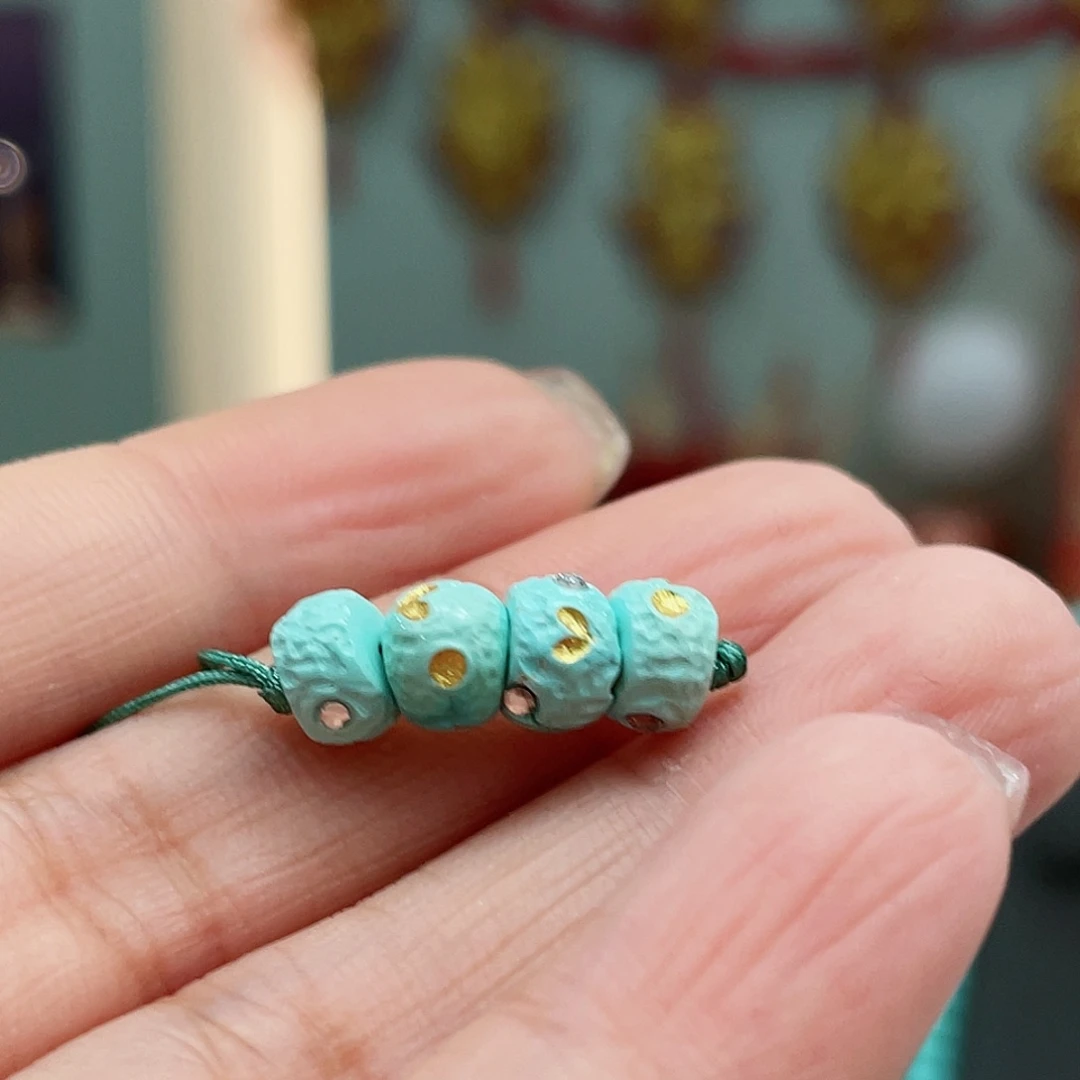 绿松石颈饰未镶嵌