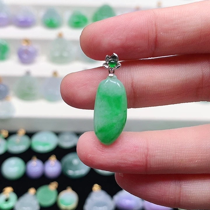 翡翠18K金镶嵌颈饰翡翠吊坠