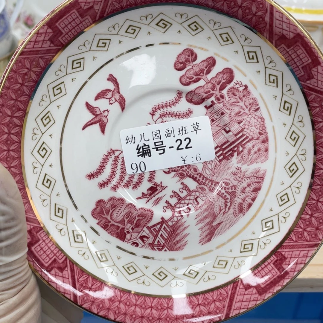 鹿屋家的美丽瓷器小**蜂