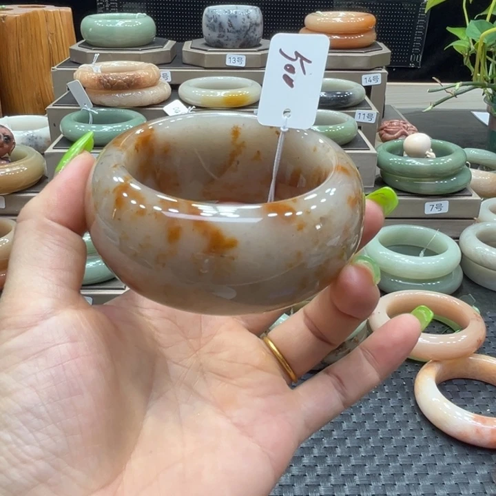 呐***m石英质玉手镯未镶嵌