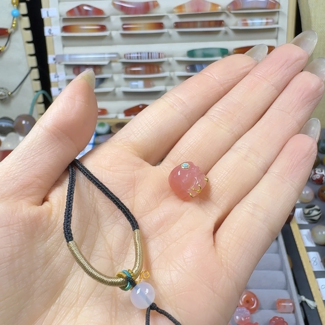 易***爆玛瑙/玉髓未镶嵌颈饰