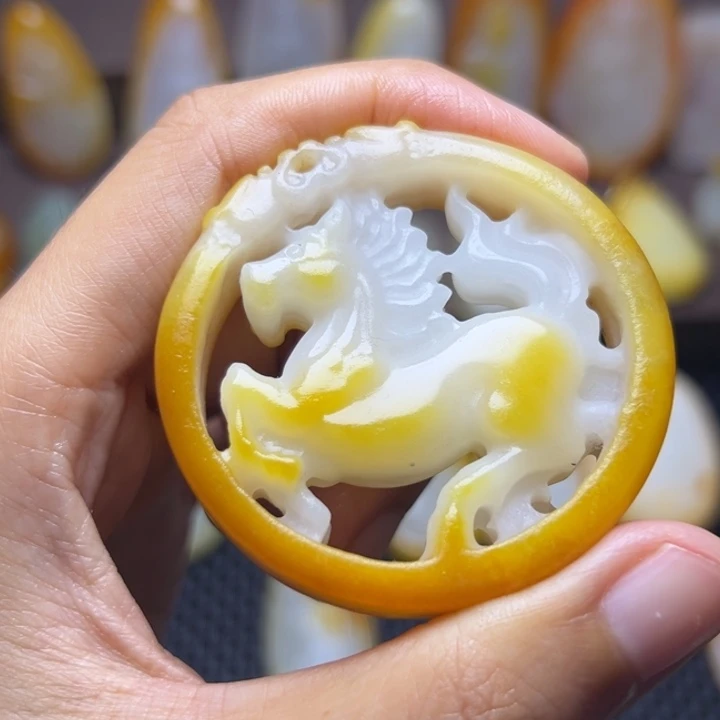 颈饰未镶嵌和田玉