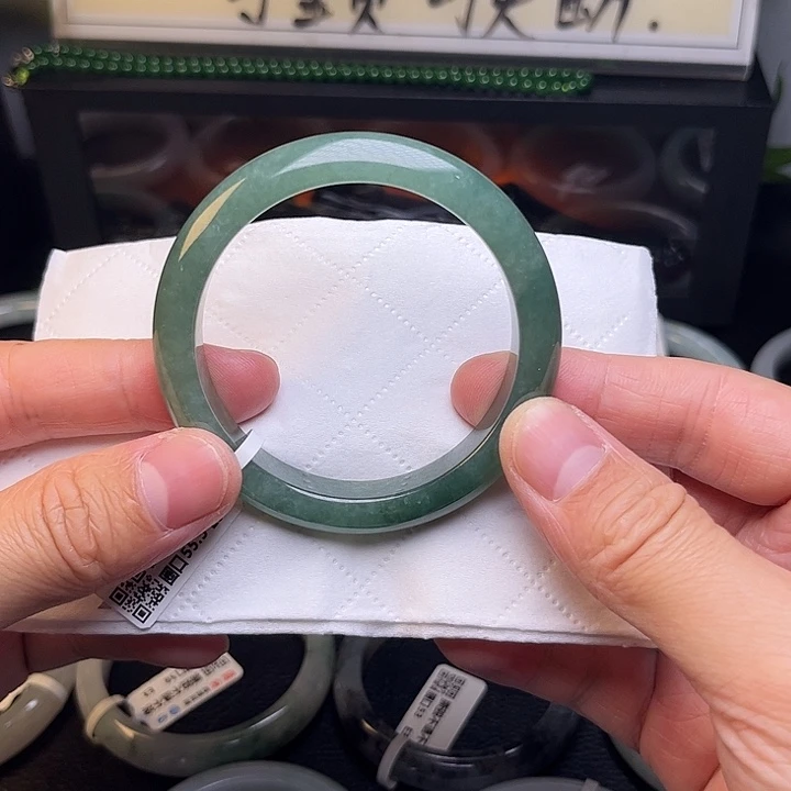 翡翠未镶嵌手镯手镯