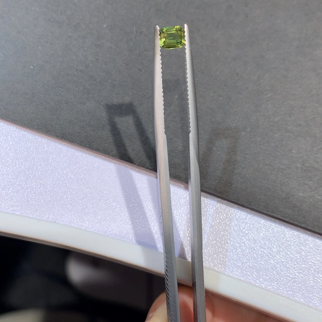 蓝宝石裸石0.59克拉