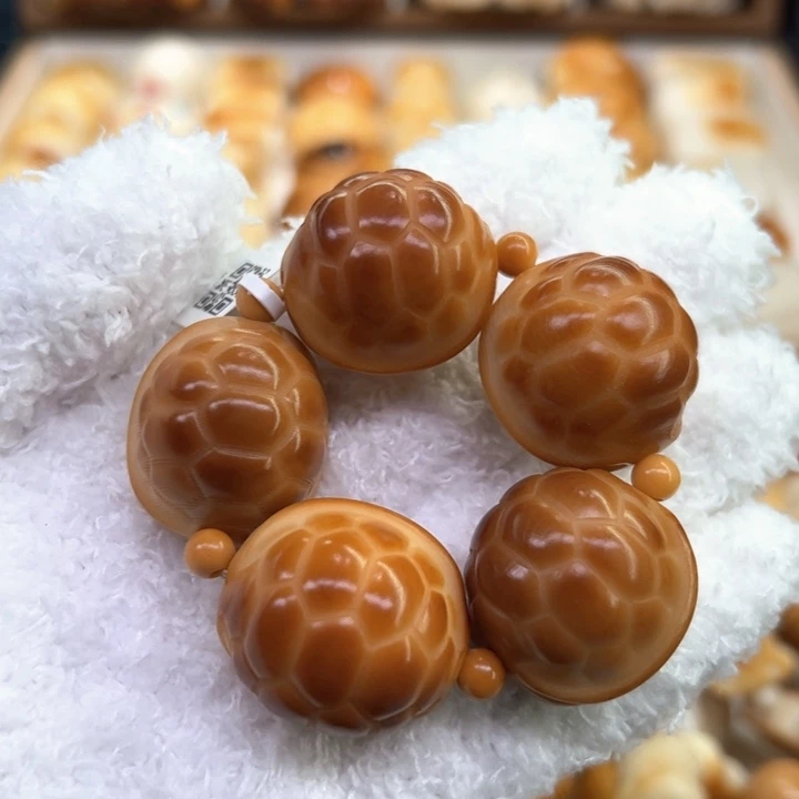 白玉菩提把件44 象牙果原果精雕富甲天下 专拍