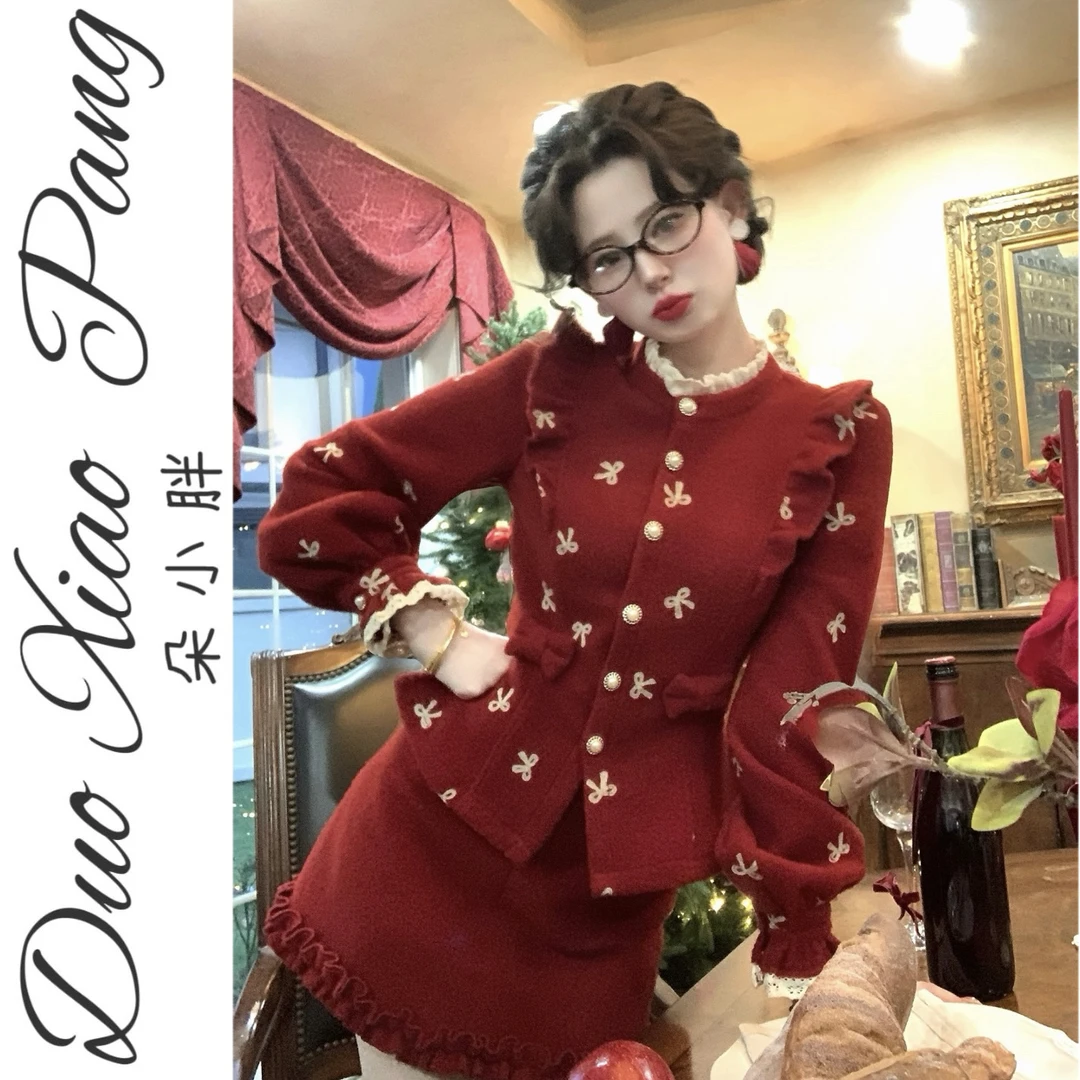 初冬氛围感穿搭红色加大款2025新款超火蝴蝶结上衣12111