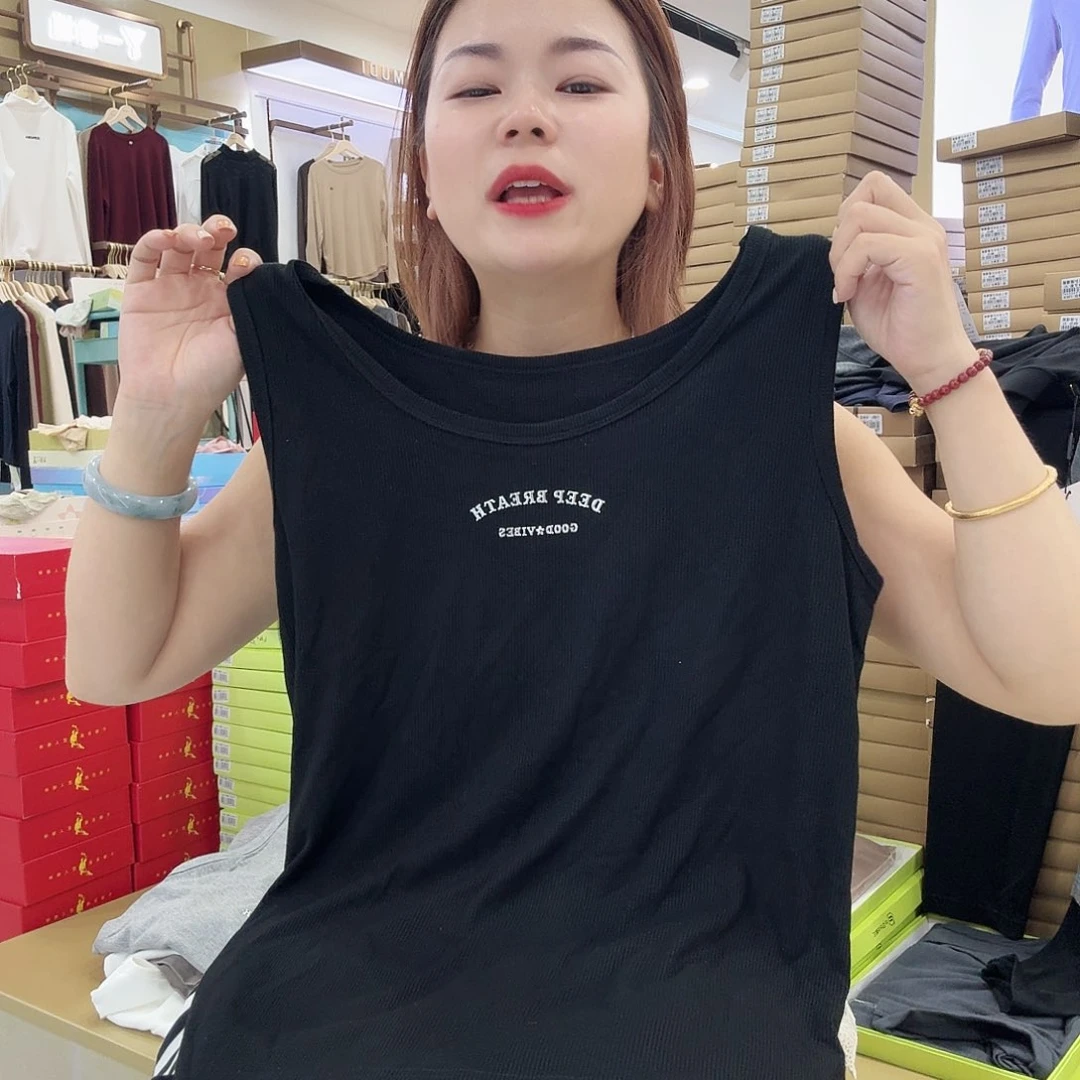 棉9223黑色背心一件