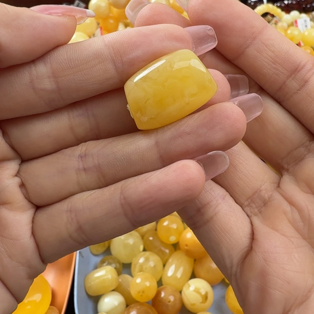 琥珀未镶嵌珠宝奇石