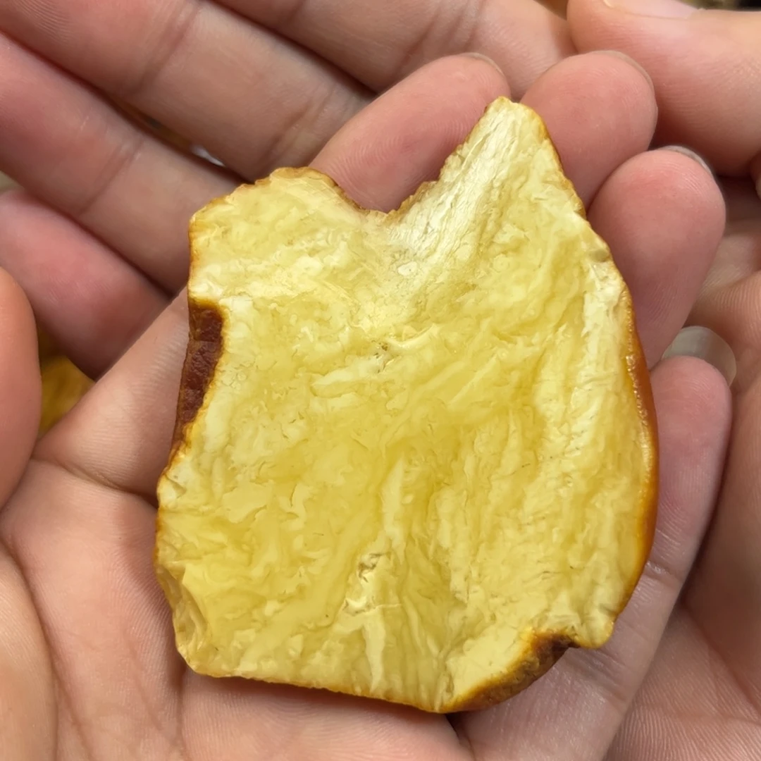 琥珀未镶嵌珠宝奇石33.2克