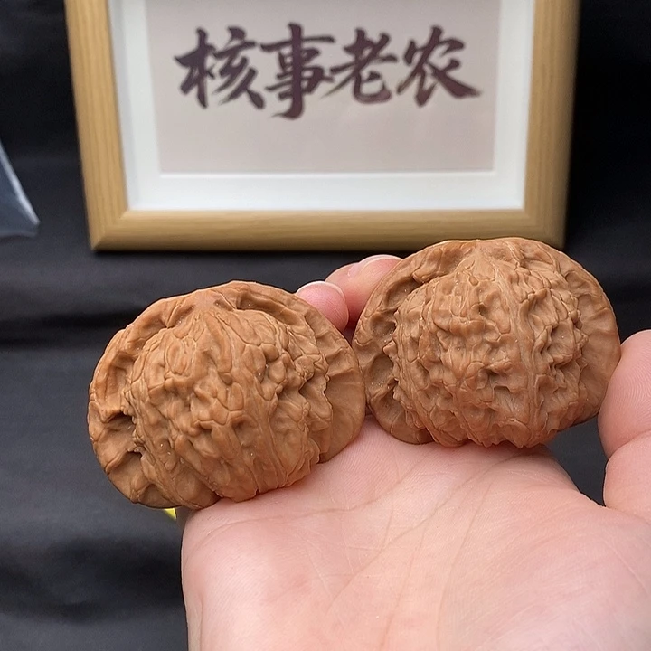 P***o桃核吊坠白狮子白狮子