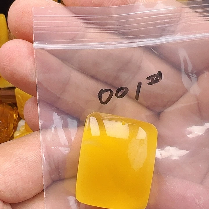 蜜蜡未镶嵌珠宝奇石蜜蜡吊坠9.2克