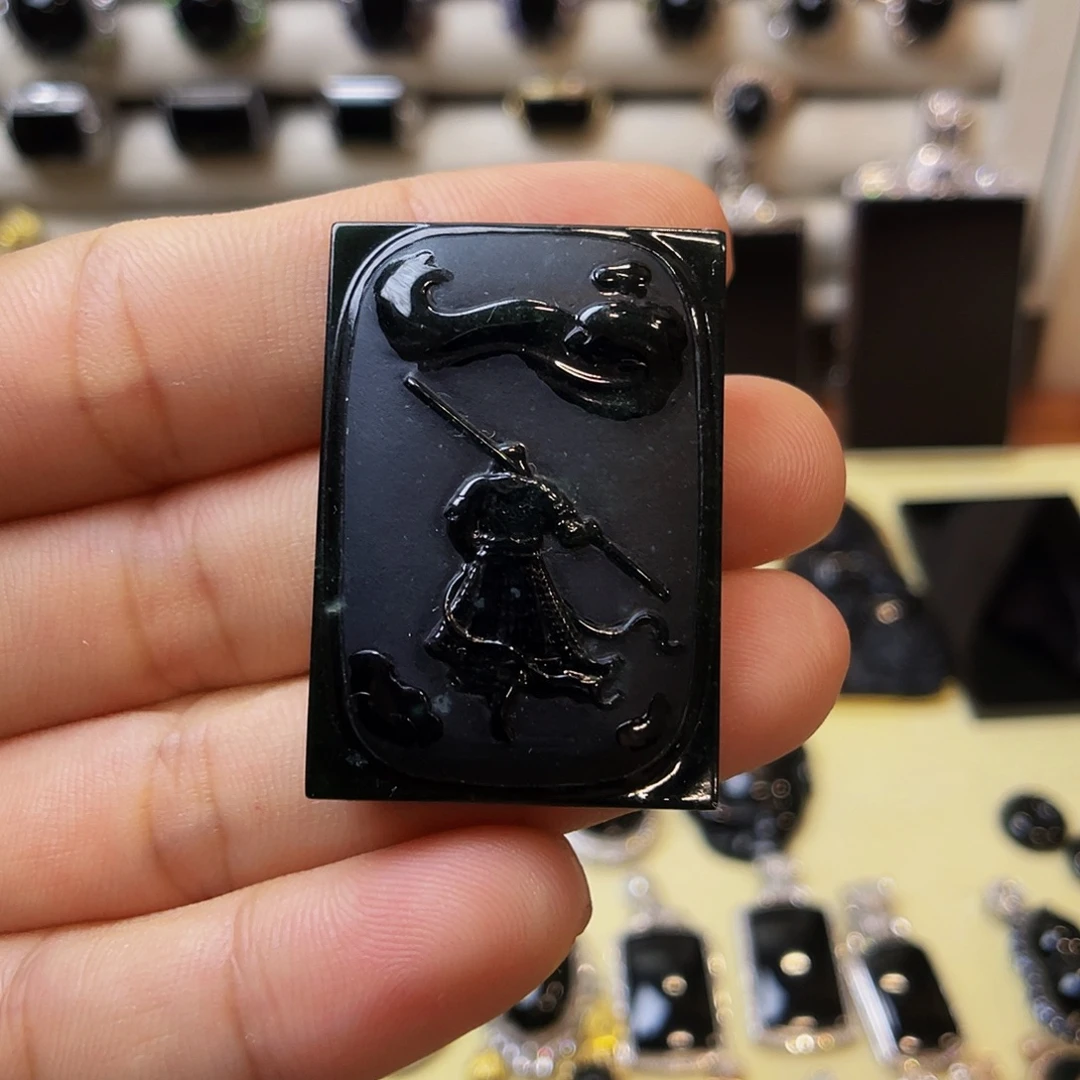 翡翠未镶嵌颈饰墨翠