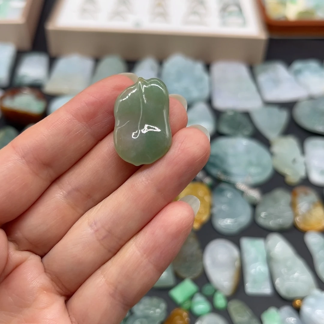 翡翠未镶嵌颈饰白菜