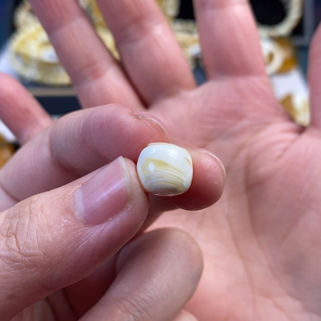 蜜蜡未镶嵌裸石瓷白拉丝纹老型单珠10.3