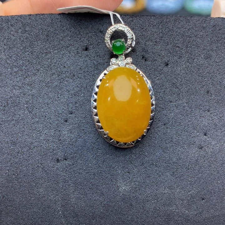 翡翠18K金镶嵌颈饰翡翠