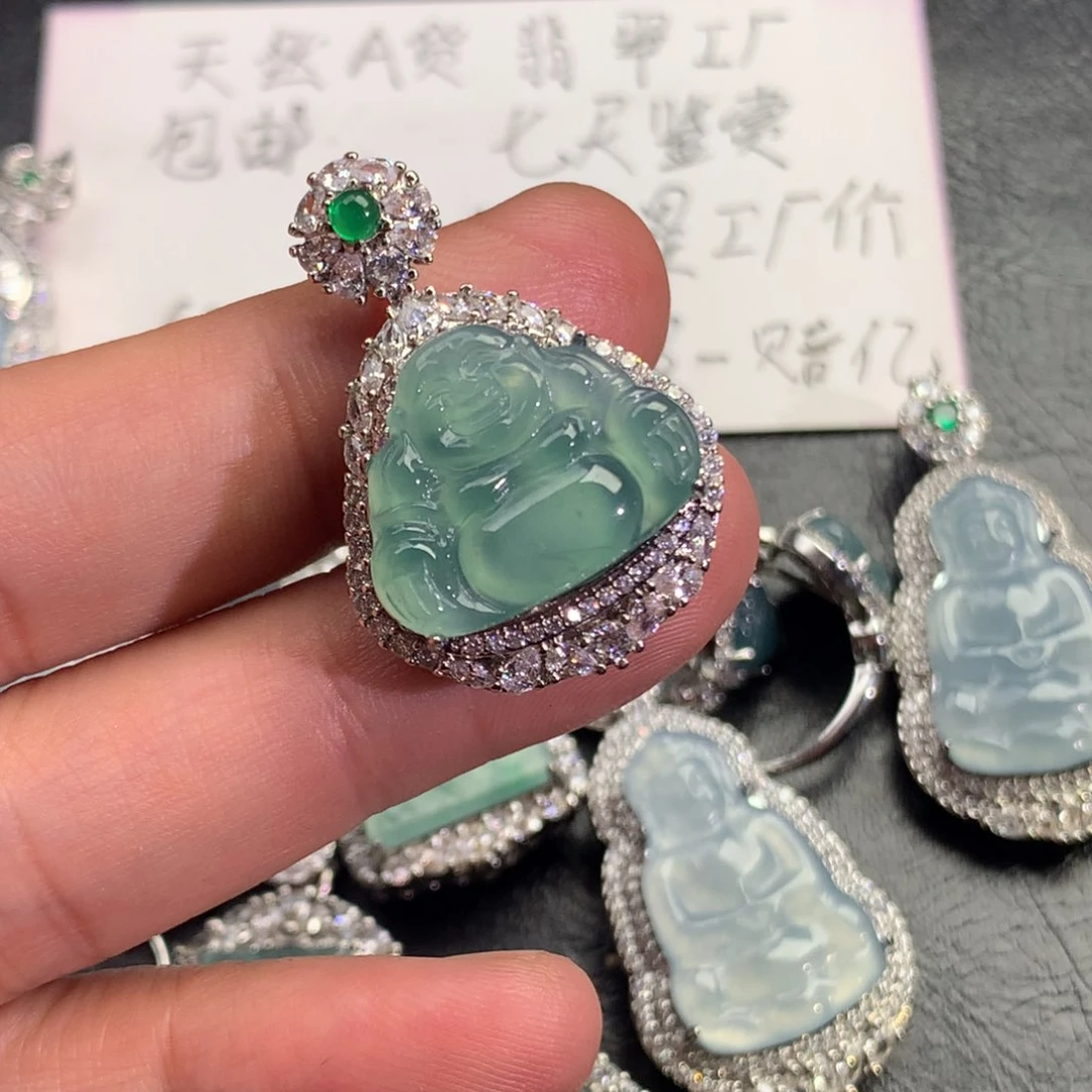 翡翠颈饰未镶嵌佛公