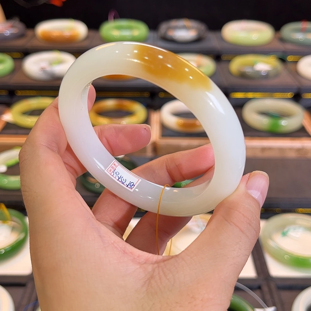 和田玉未镶嵌手镯