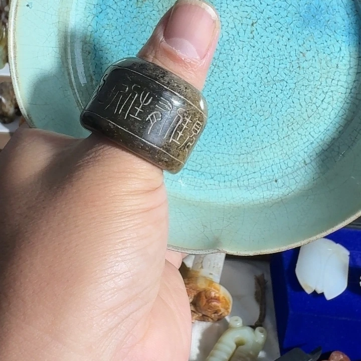 摆件瓷器等艺术作品多次