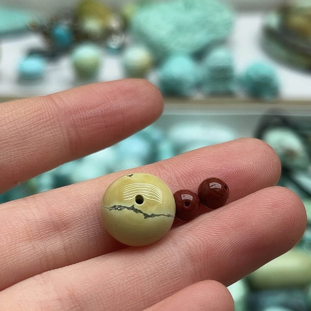 南红玛瑙未镶嵌珠宝奇石