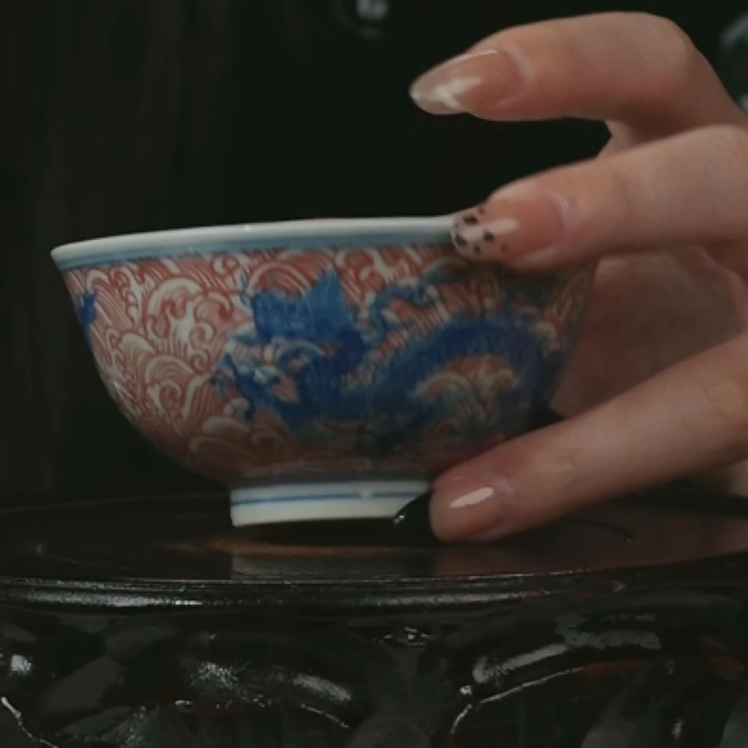 Y青花釉里红海水龙纹杯