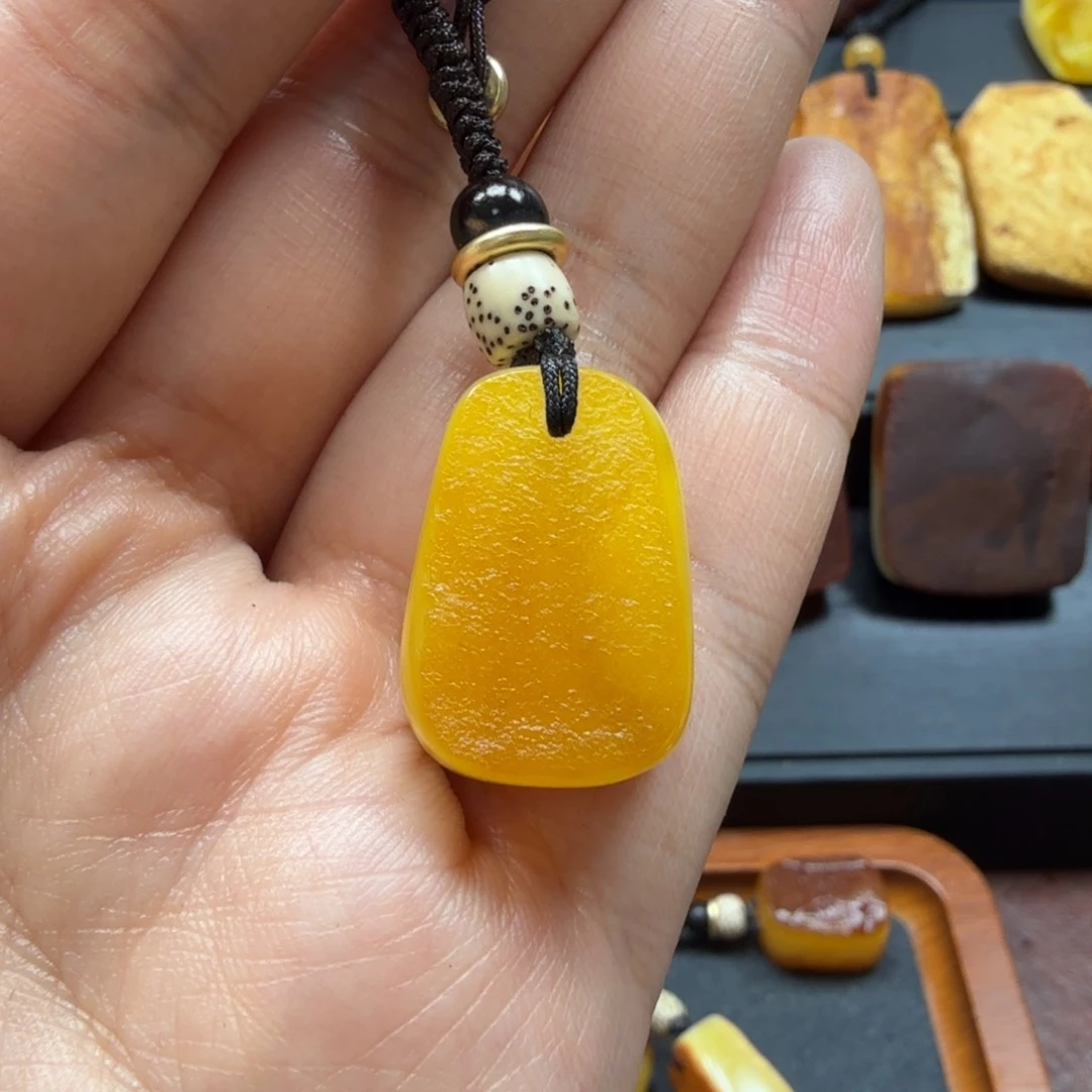 琥珀吊坠(赠链)未镶嵌