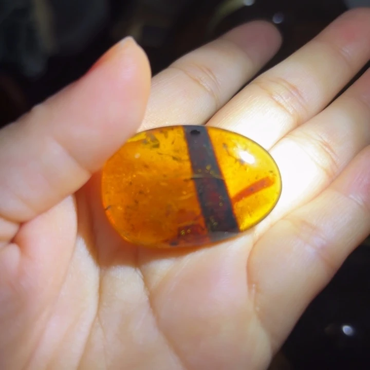 琥珀未镶嵌裸石有冰有杂植物