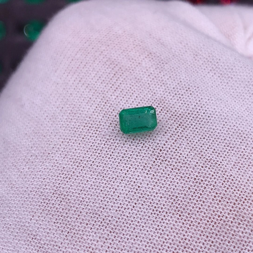蓝宝石裸石99878999877