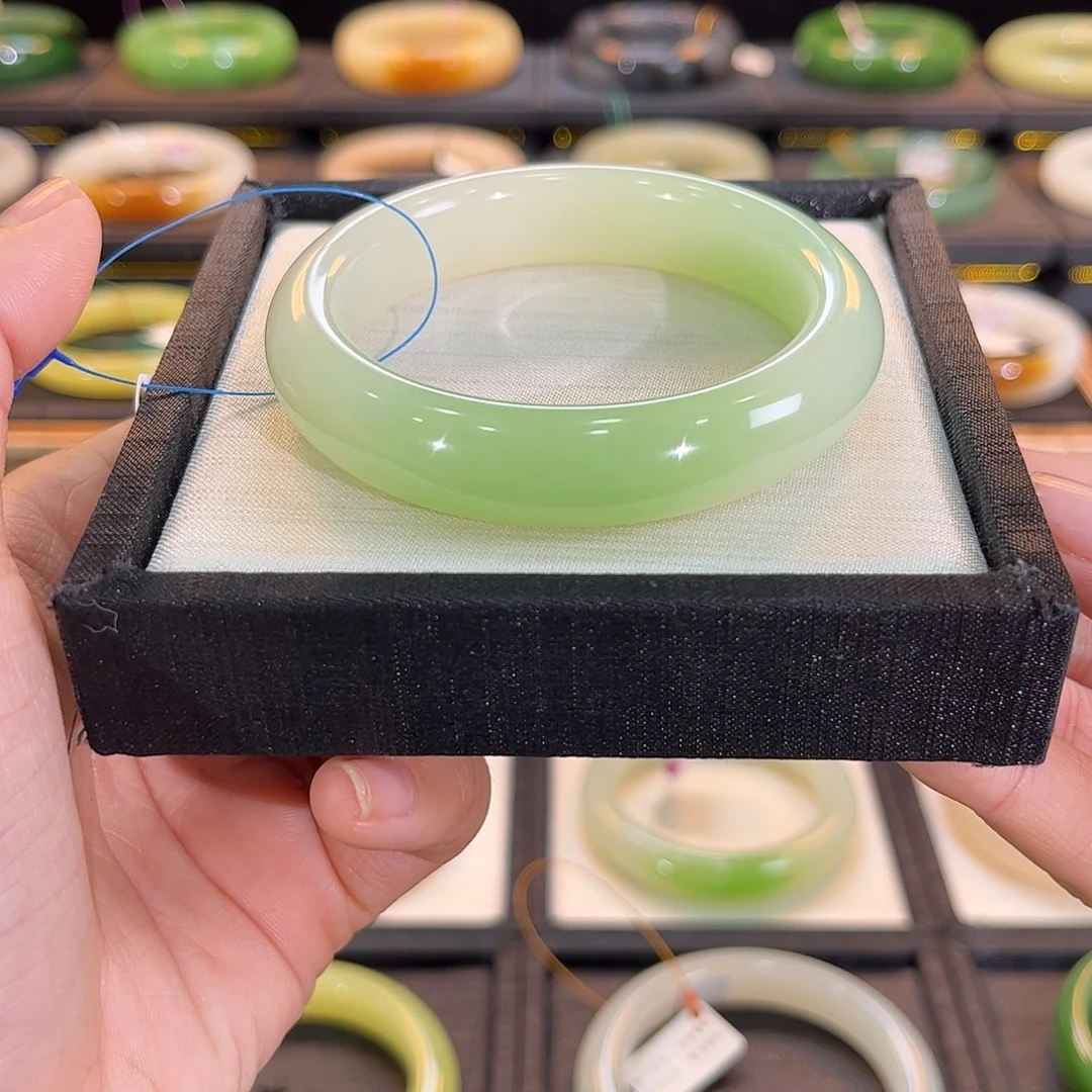 和田玉未镶嵌手镯高品质翠青