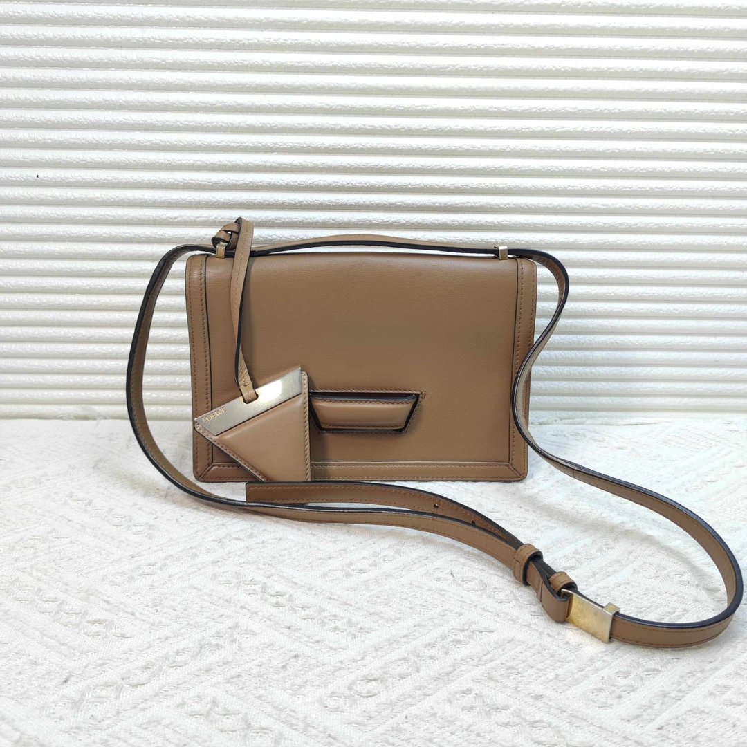 95新 LOEWE/罗意威 loewe罗意威巴塞罗那Barcelona斜挎包单肩包
