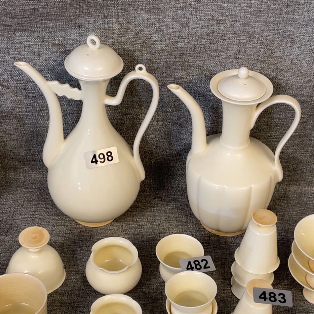 专***板赏品白瓷壶两把上