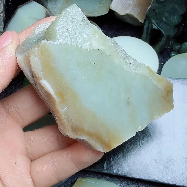 未镶嵌和田玉（糖玉）珠宝奇石